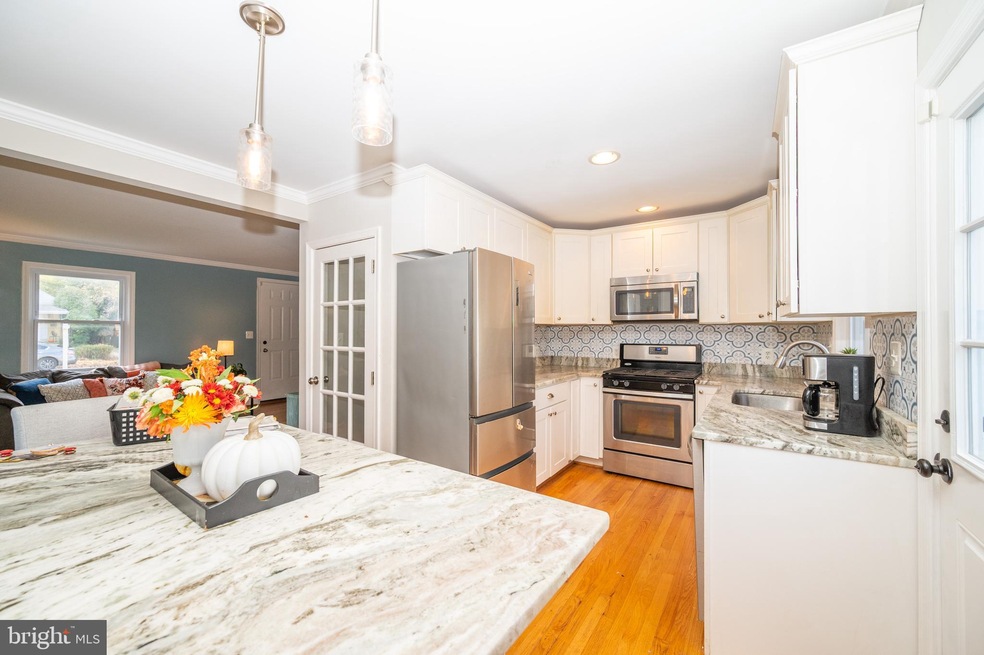 439 Westshire Dr, Catonsville, MD 21228 - photo 1