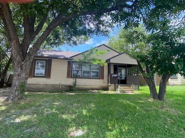 625 SW 3rd St, Grand Prairie, TX 75051 - photo 1