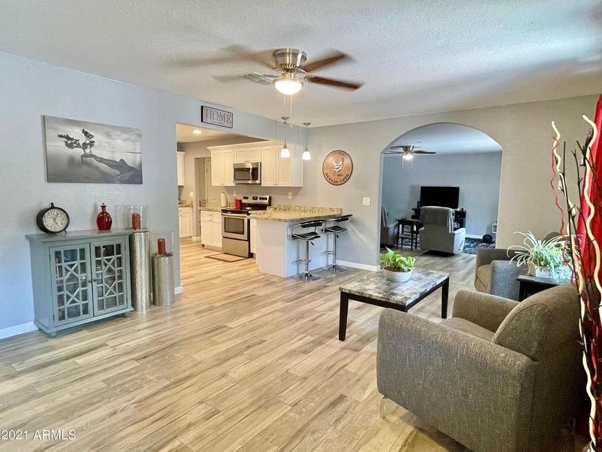 1705 N Mclane living1