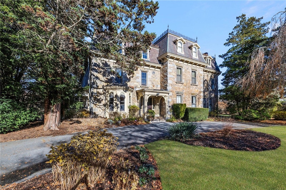 66 Webster St unit 9, Newport, RI 02840 - photo 1