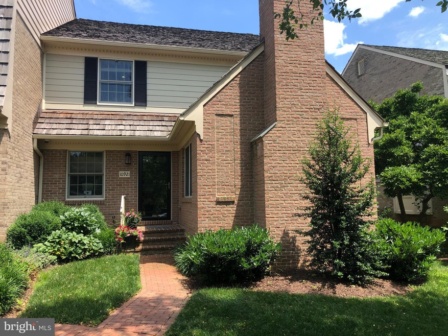 10921 Brewer House Rd, Rockville, MD 20852 - photo 1