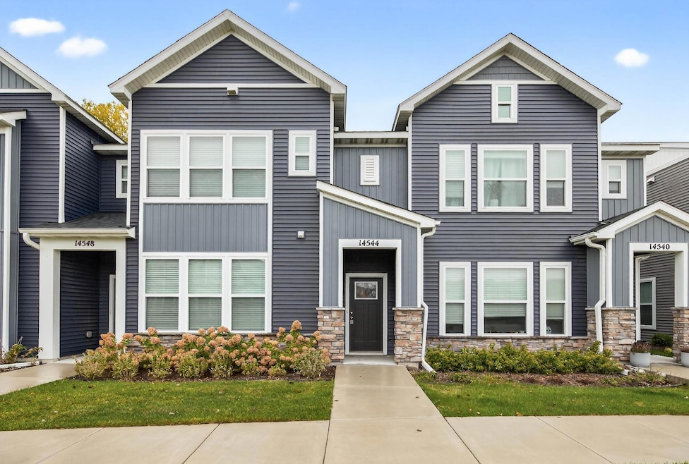 For Sale $399,900 • Co-Listing Agent