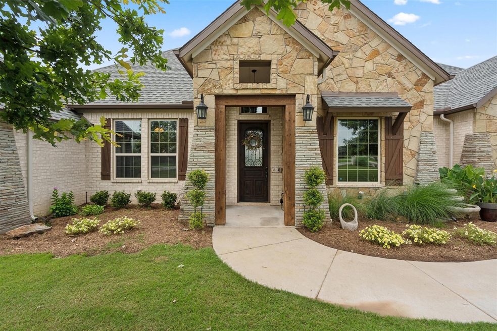 200 Oakwood Creek Ct, Weatherford, TX 76088 - photo 1