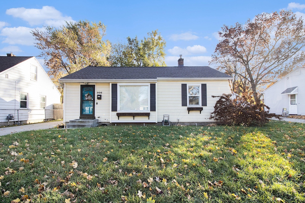 906 Kentfield St SW, Wyoming, MI 49509 - photo 1