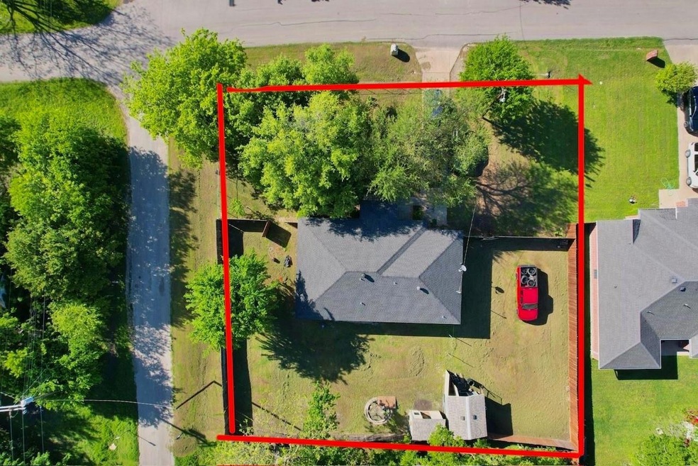 211 W Merritt Ave, Ennis, TX 75119 - photo 1