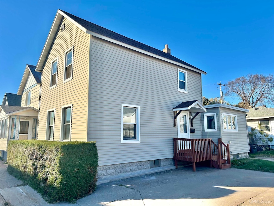 205 N 3rd St, Ishpeming, MI 49849 - photo 1