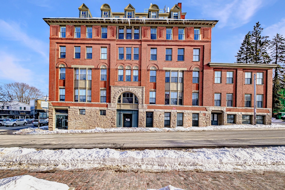 Holt Hall | 79 Bramhall St