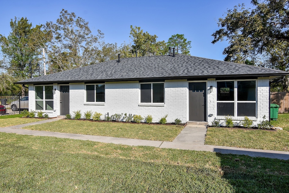 6522 De Priest St unit B, Houston, TX 77091 - photo 1