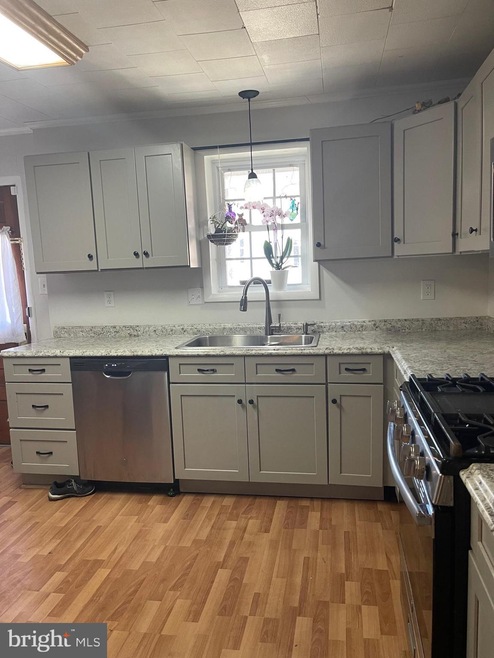 126 S 3rd St, Saint Clair, PA 17970 - photo 1