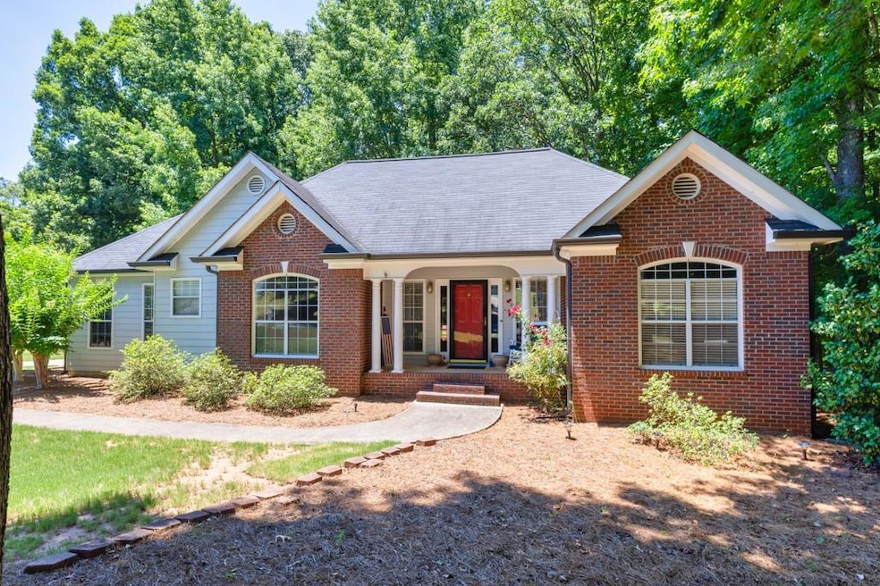 View of front of home featuring a porch