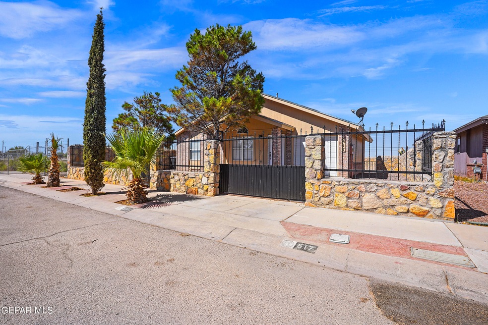 517 Bryce Dr, Horizon City, TX 79928 - photo 1