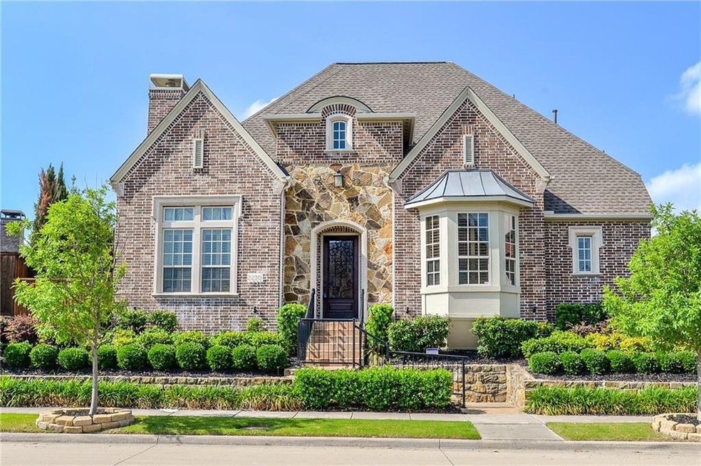 Welcome to 2236 Emerson! Beautiful drive-up appeal