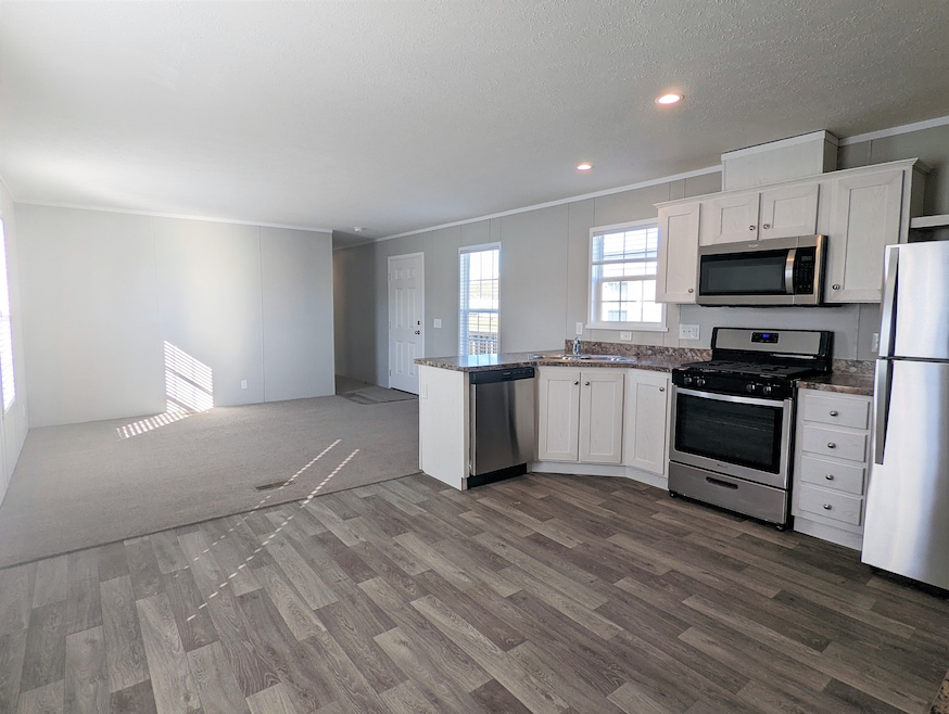 719 Virginia unit 719, Belleville, MI 48111 - photo 1