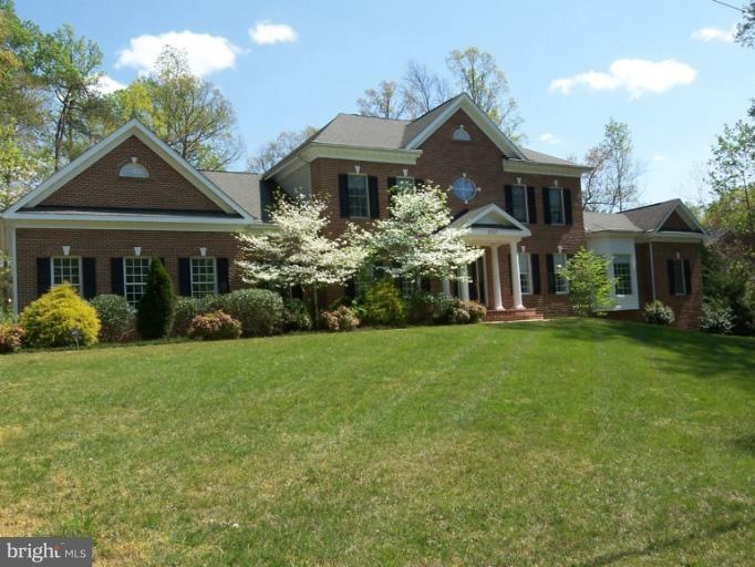 5201 Summit Dr, Fairfax, VA 22030 - photo 1