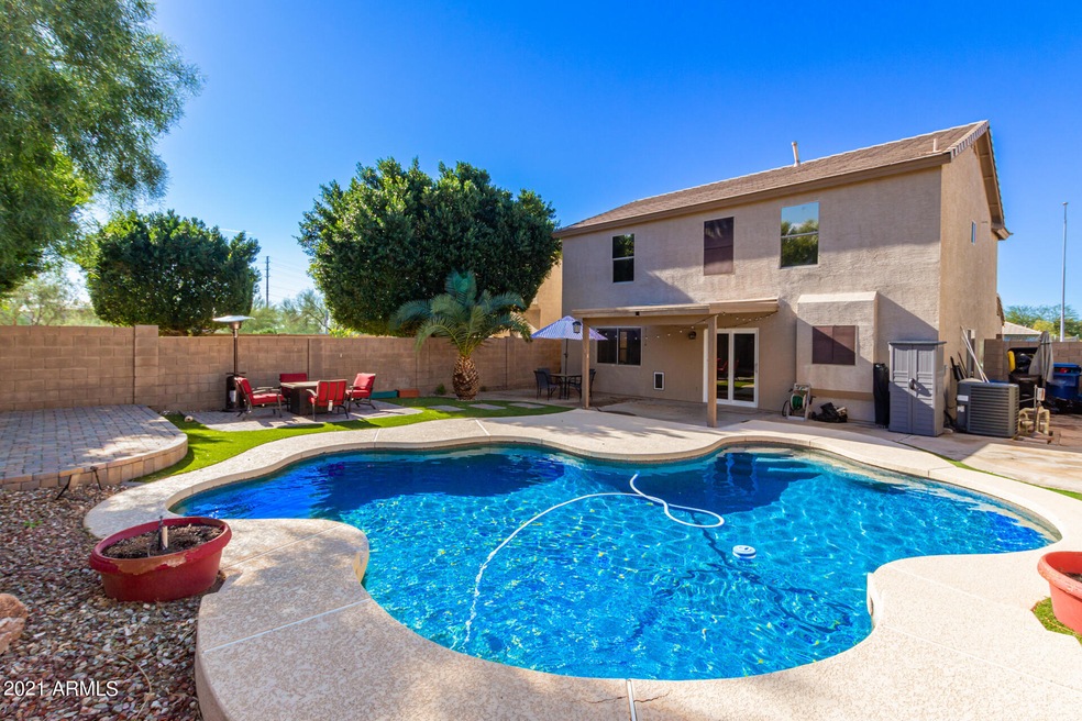 Sparkling Blue Pebble Tech Pool