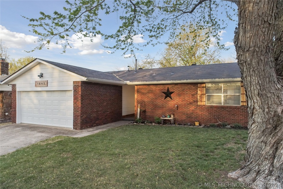 1645 S Pecan Place, Broken Arrow, OK 74012 - photo 1