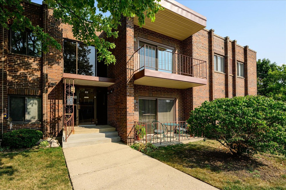 105 S Arlington Ave unit 104, Elmhurst, IL 60126 - photo 1
