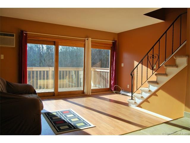 Open, sunken livingroom