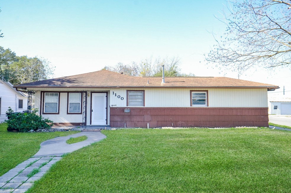 1100 West St, Rosenberg, TX 77471 - photo 1