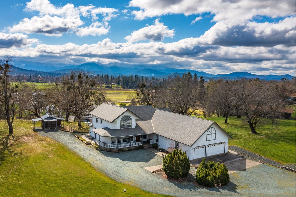 209 Valley Rogue Way, Grants Pass, OR 97526 - photo 1