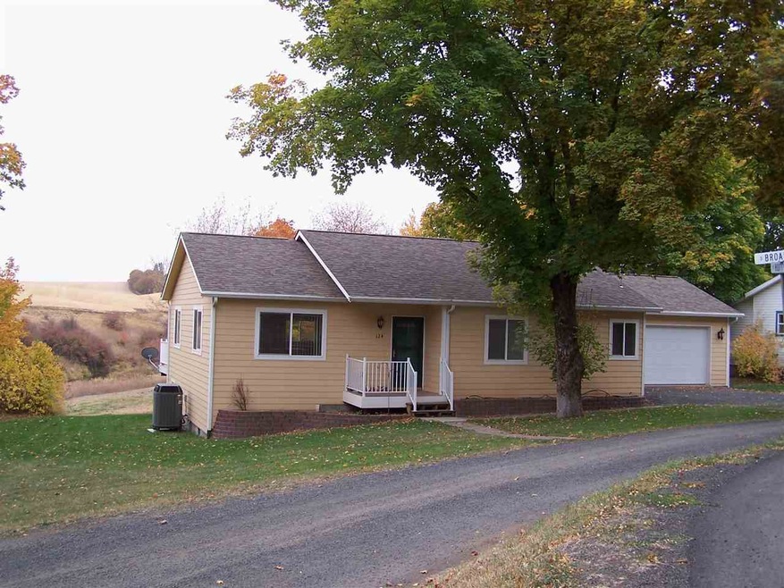 124 E Huffman St, Tekoa, WA 99033 - photo 1