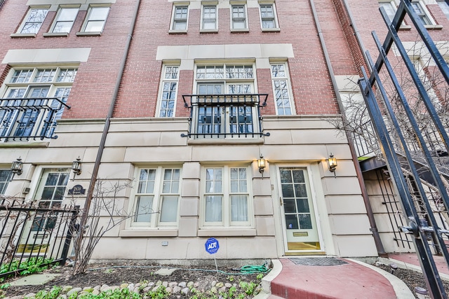 2638 N Southport Ave, Chicago, IL 60614 - photo 1