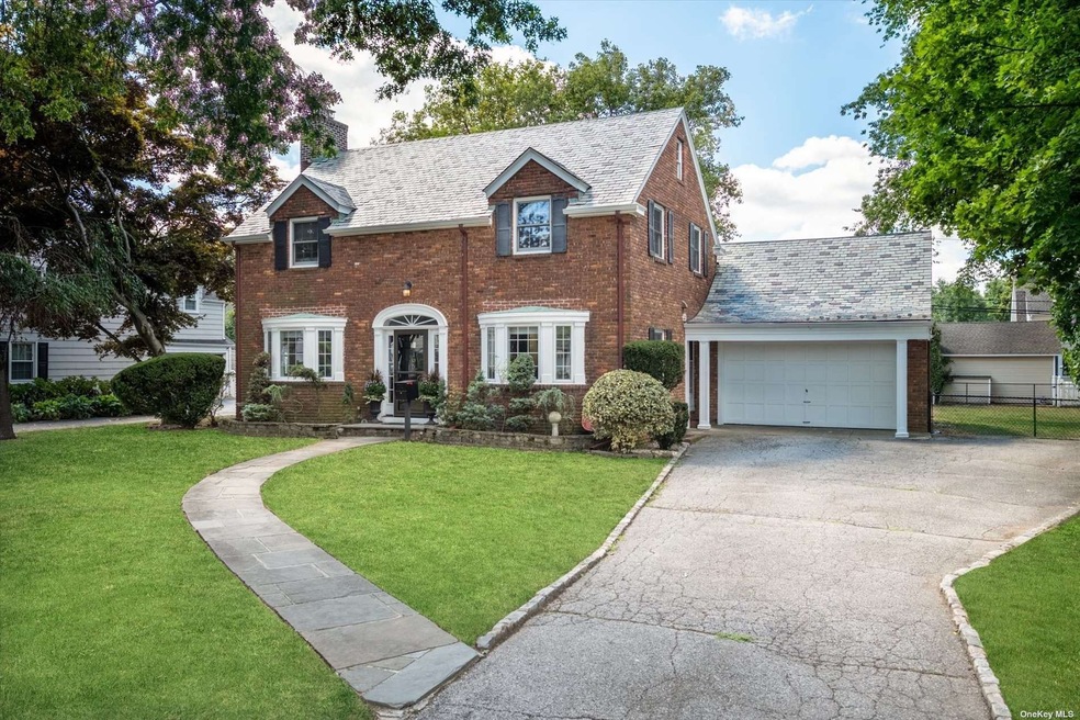 105 Bedell Ave, Hempstead, NY 11550 - photo 1