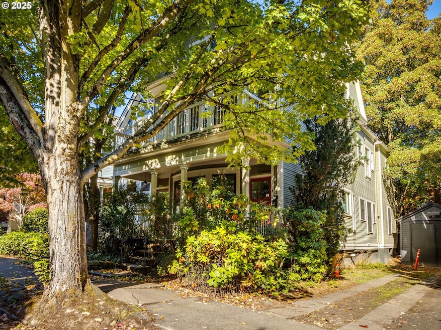 2137 NW Everett St unit B, Portland, OR 97210 - photo 1