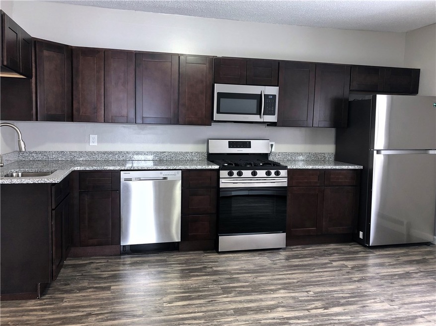 917 Roosevelt Ave, Pawtucket, RI 02860 - photo 1