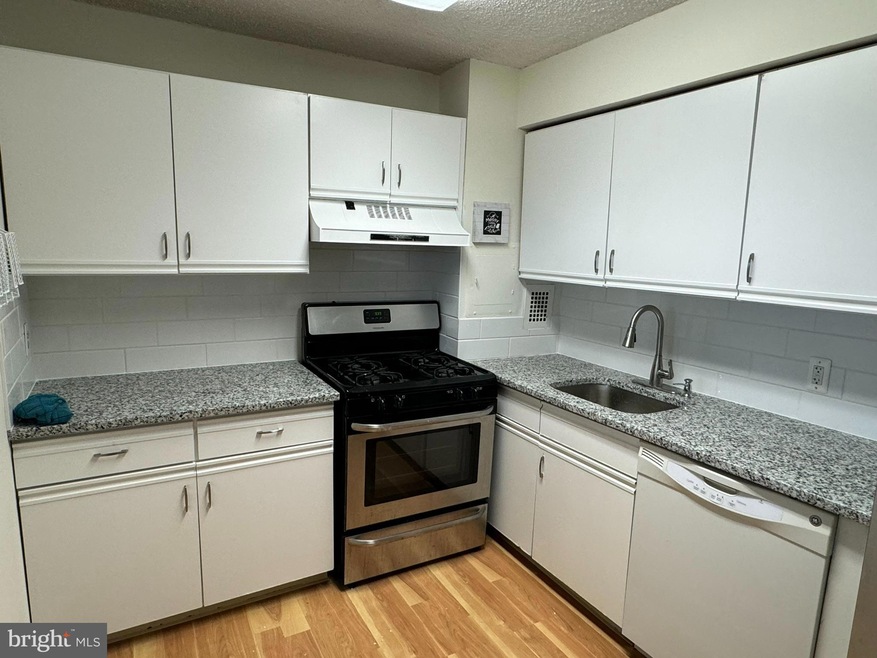 Radnor House unit 1014, Bryn Mawr, PA 19010 - photo 1