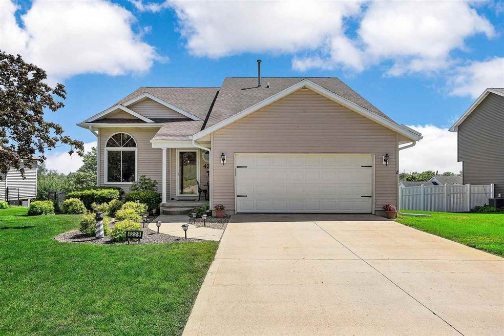 4229 Topaz Ave NW, Cedar Rapids, IA 52405 - photo 1