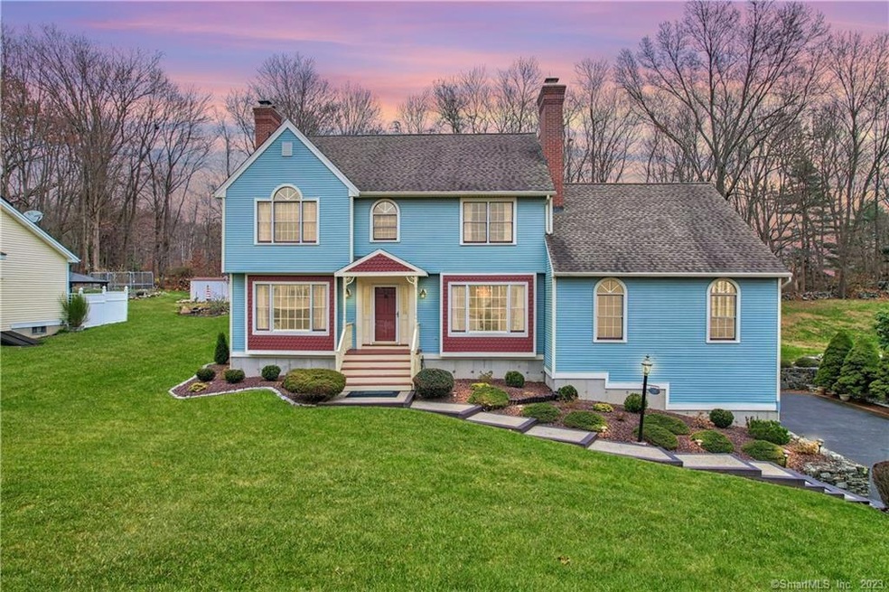 25 Country Club Woods Cir, Waterbury, CT 06708 - photo 1