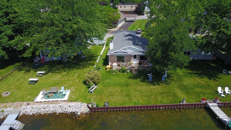 PORTAGE LAKE DIRECT WATERFRONT