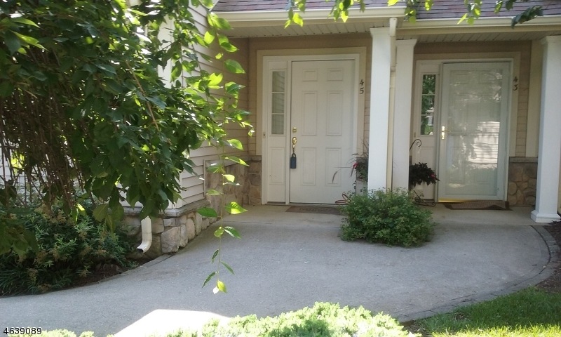 45 Harker Hill Dr unit 402, Hamburg, NJ 07419 - photo 1