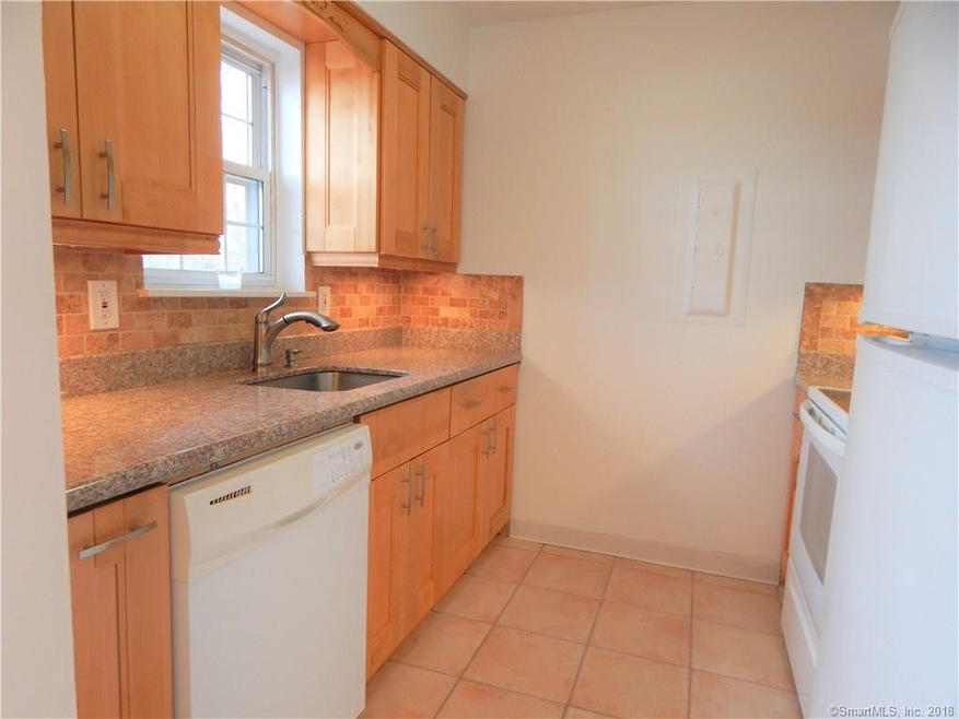 14 1/2 Fairview Ave unit D1, Norwalk, CT 06850 - photo 1