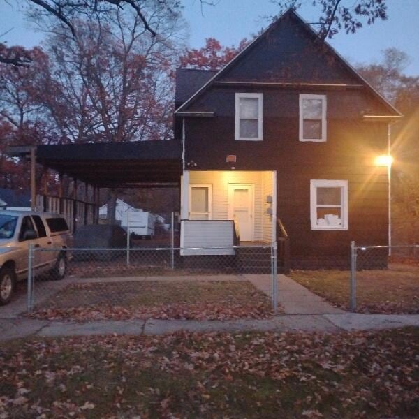 2908 Hoyt St, Muskegon, MI 49444 - photo 1