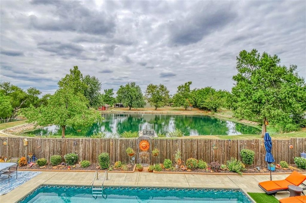 10505 S Center Ln, Oklahoma City, OK 73165 - photo 1