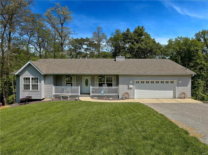 IMMACULATE RANCH ON 2 PRIVATE ACRES IN TOWN!