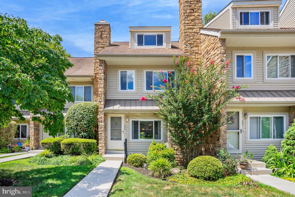 220 Carriage Ct, Chesterbrook, PA 19087 - photo 1