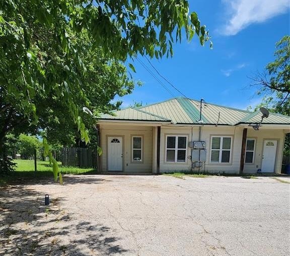 605 Martin Luther King Blvd unit A, Elgin, TX 78621 - photo 1