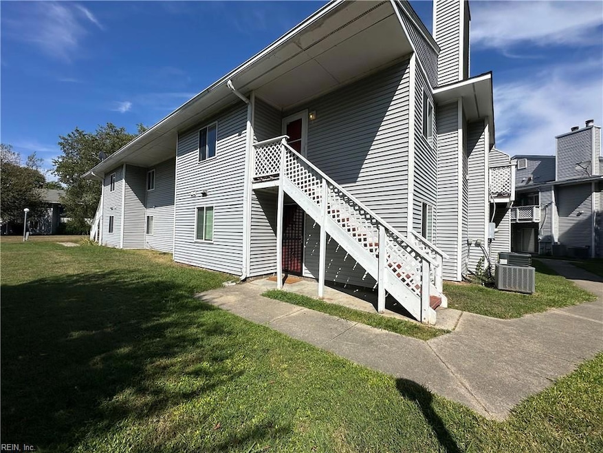111 Roane Dr unit F, Hampton, VA 23669 - photo 1