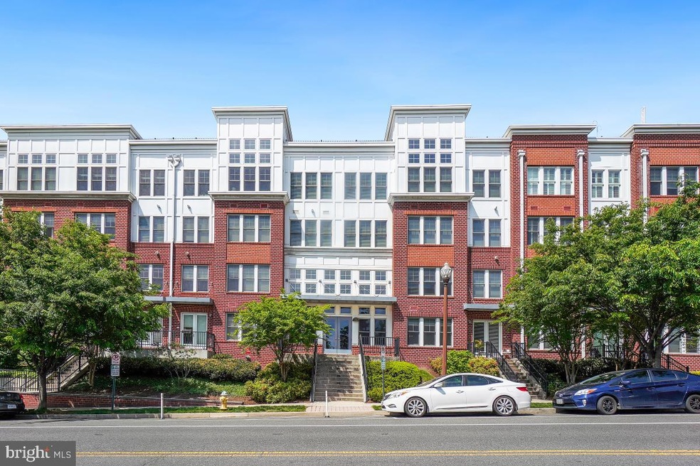 Rhodes Hill Square unit B126, Arlington, VA 22209 - photo 1
