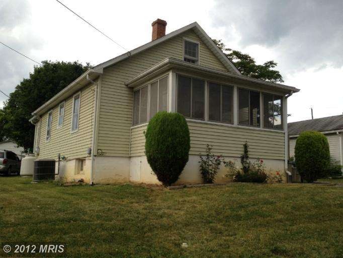 365 Crawford St, Strasburg, VA 22657 - photo 1
