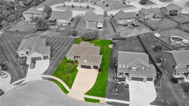 1904 Red Bud Ct, Raymore, MO 64083 - photo 1