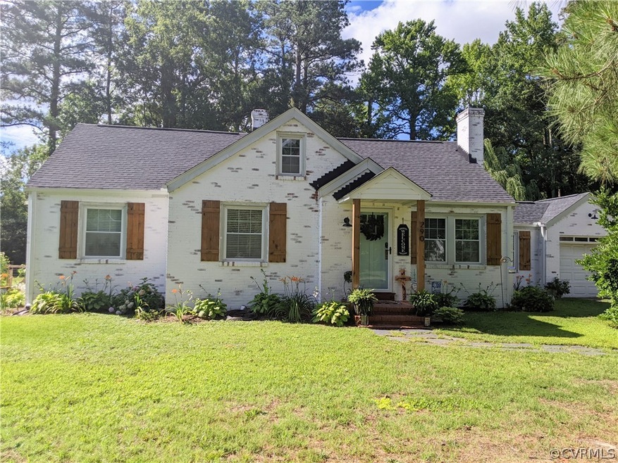 Welcome to 290 Thompson Avenue!