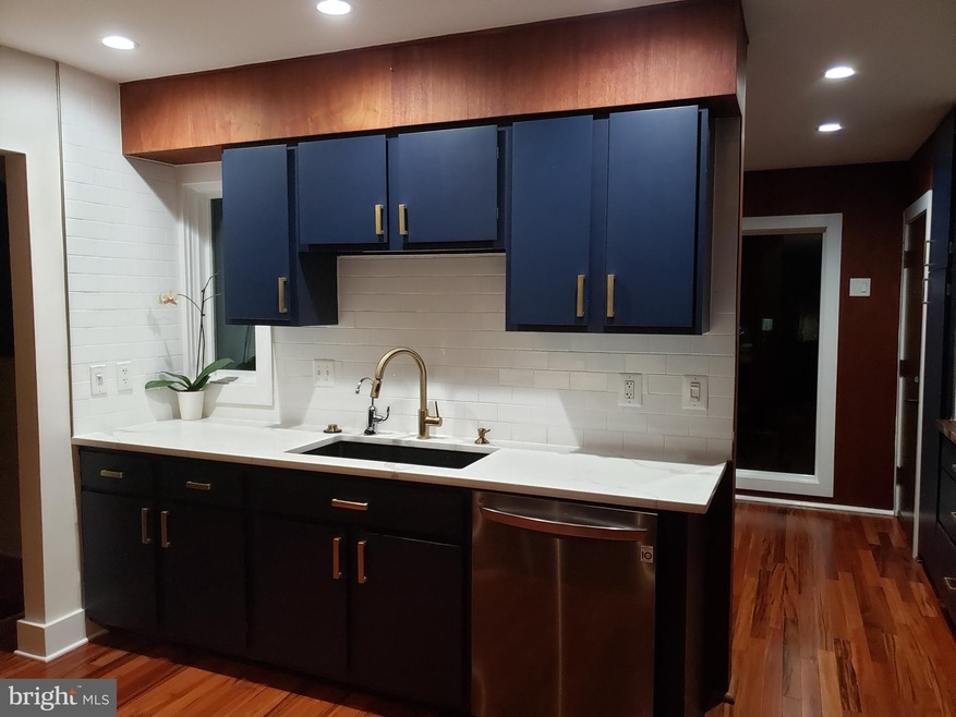 1329 Buttermilk Ln, Reston, VA 20190 - photo 1