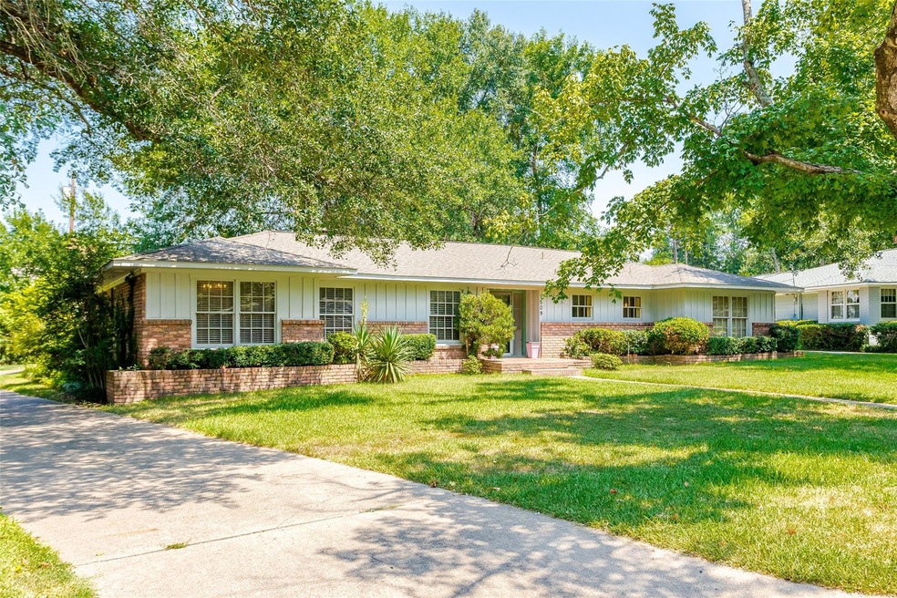 Single story home featuring a front yard