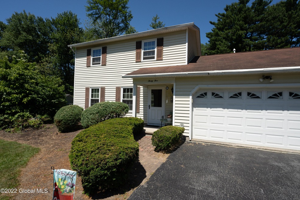 35 Esopus Dr, Clifton Park, NY 12065 - photo 1