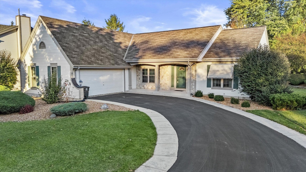 7930 S 47th St, Franklin, WI 53132 - photo 1