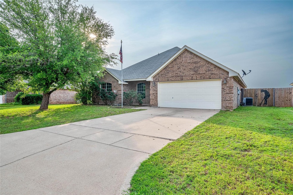 330 Wintergreen Ct, Weatherford, TX 76085 - photo 1